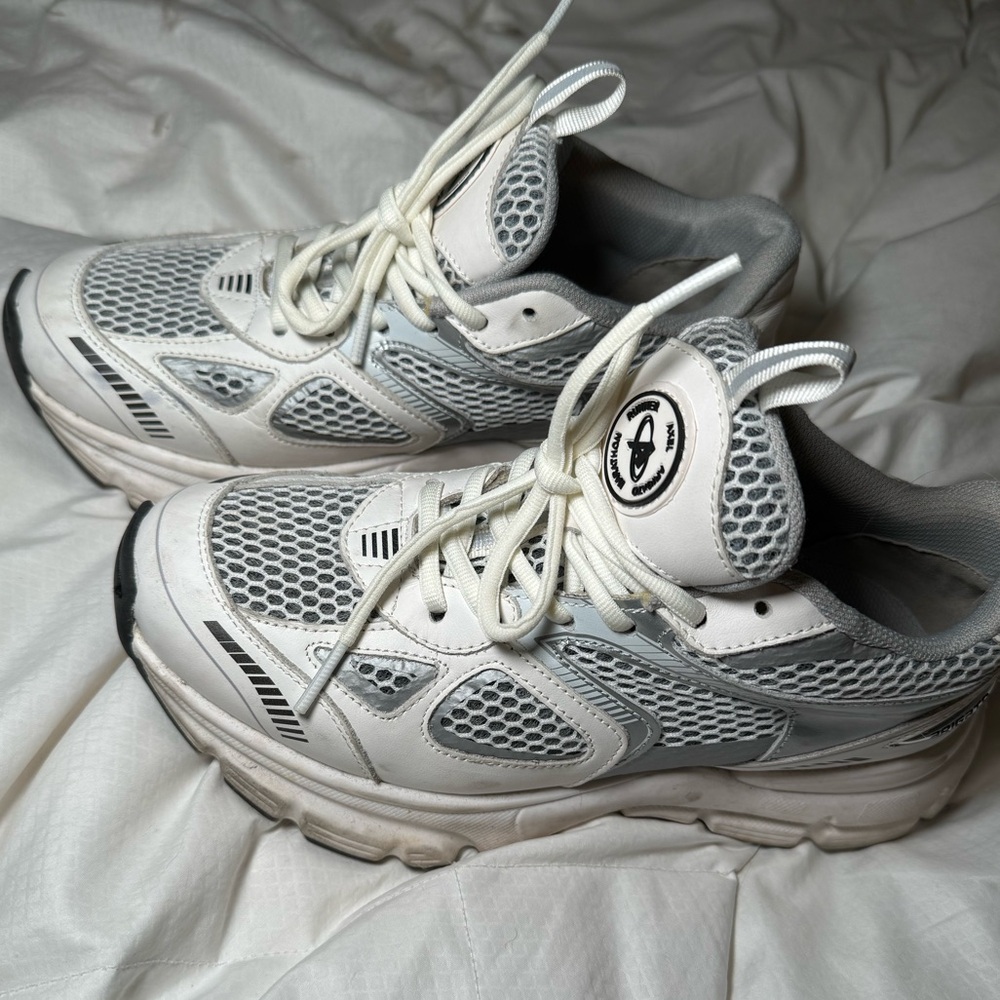 Axel Arigato Marathon Runner Sneakers size 37/6.5 Women’s